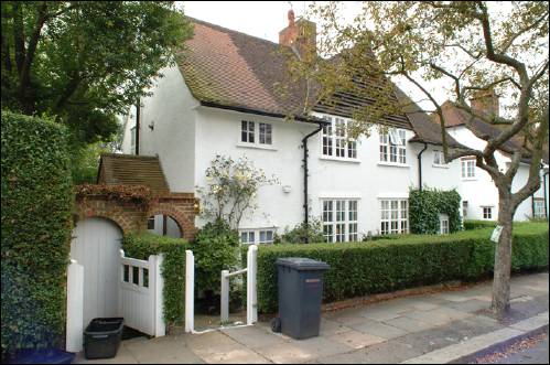 057-59 Willifield Way